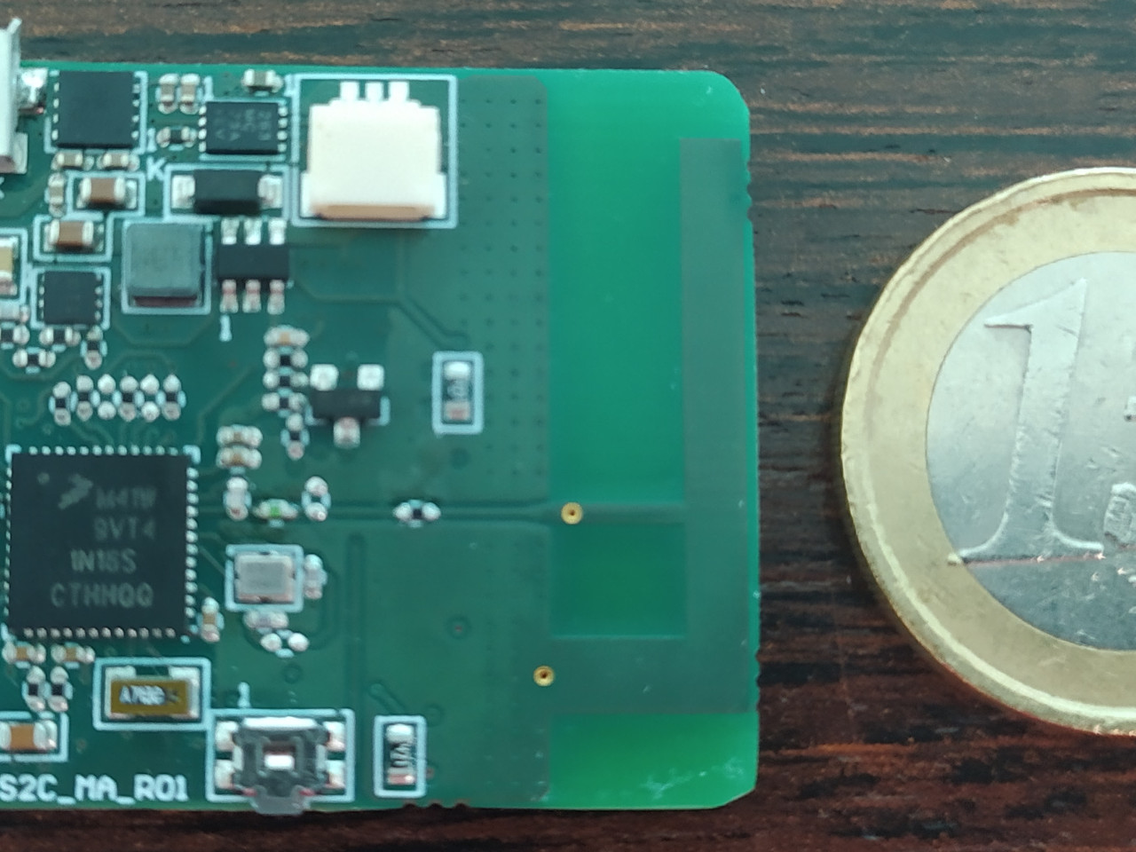 Wireless inertial unit: the dimensions are 40 mm x 30 mm, the weight is 20 g. Wireless inertial unit: the dimensions are 40 mm x 30 mm, the weight is 20 g.