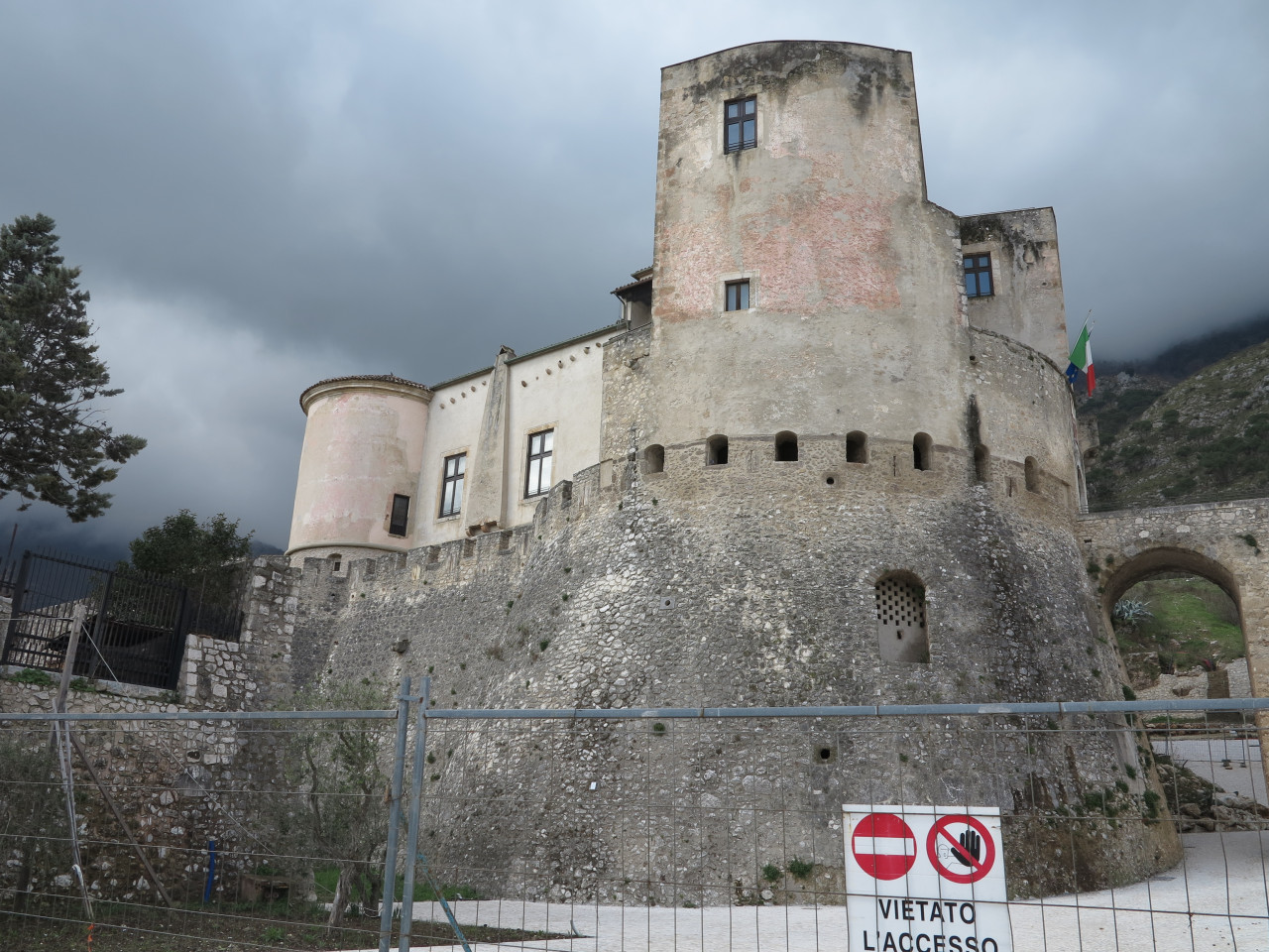 Pandone Castle (Isernia, Italy)